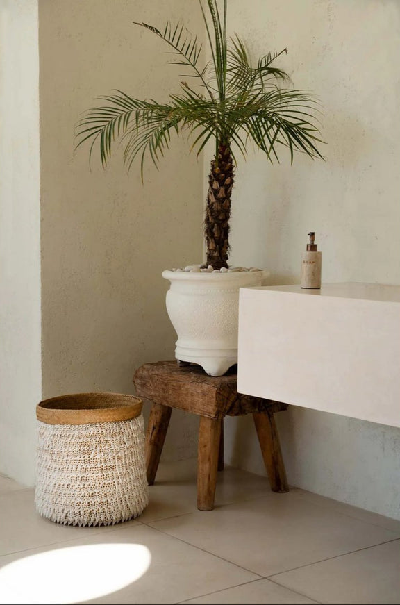 bohemian mand met witte schelpen