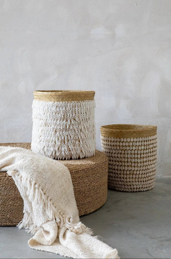 bohemian mand met witte schelpen