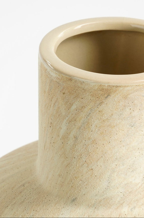 beige vaas van keramiek