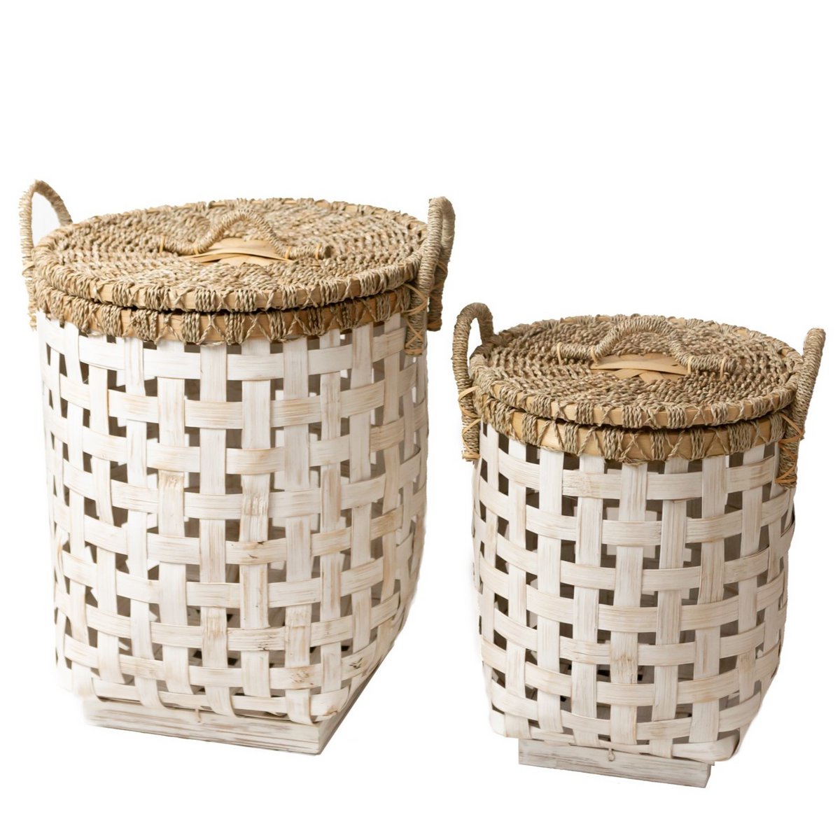 Boho stijl wasmanden met deksel van bamboe, zeegras en rotan in de kleuren wit en naturel.