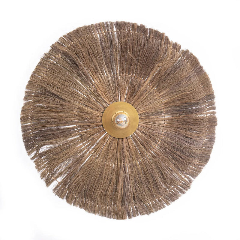 ronde wandlamp van gras en goud messing