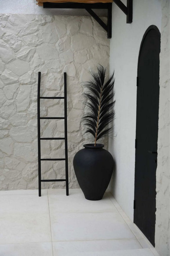 decoratieve zwarte tak in vaas